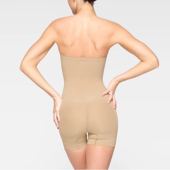 🌷skims short strapless Shapewear Bodysuit - Picture 2 of 5
